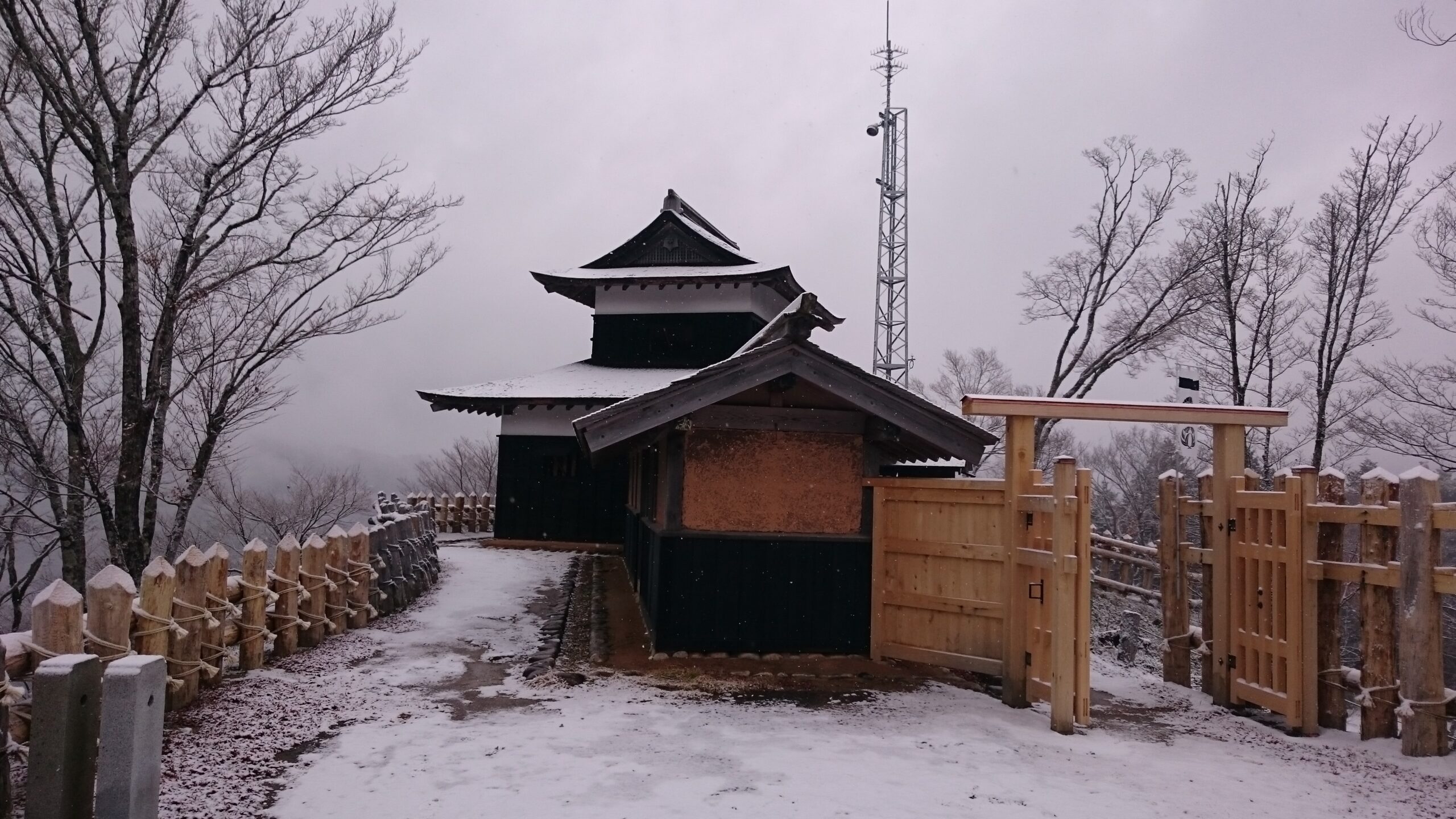 写真：雪の足助城